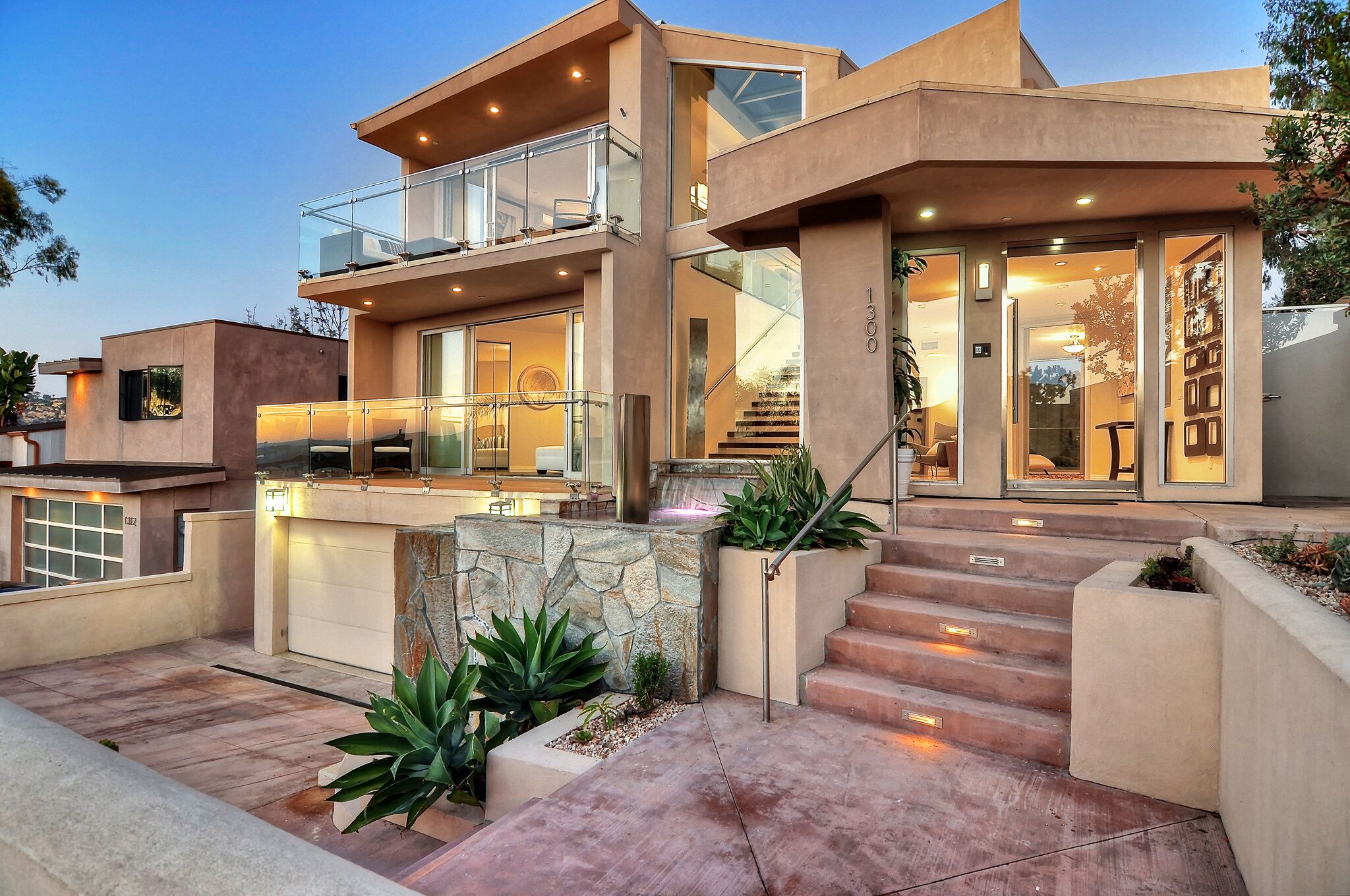 1300 La Mirada St
