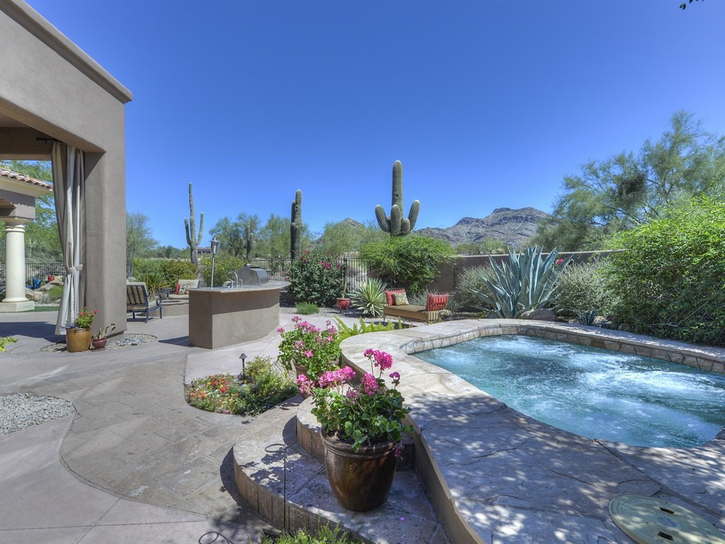 9290  E Thompson Peak Pkwy 123