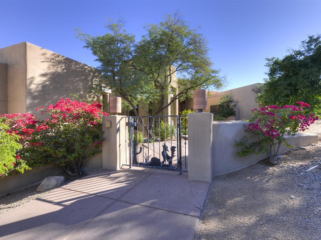 7171 N  64th Pl