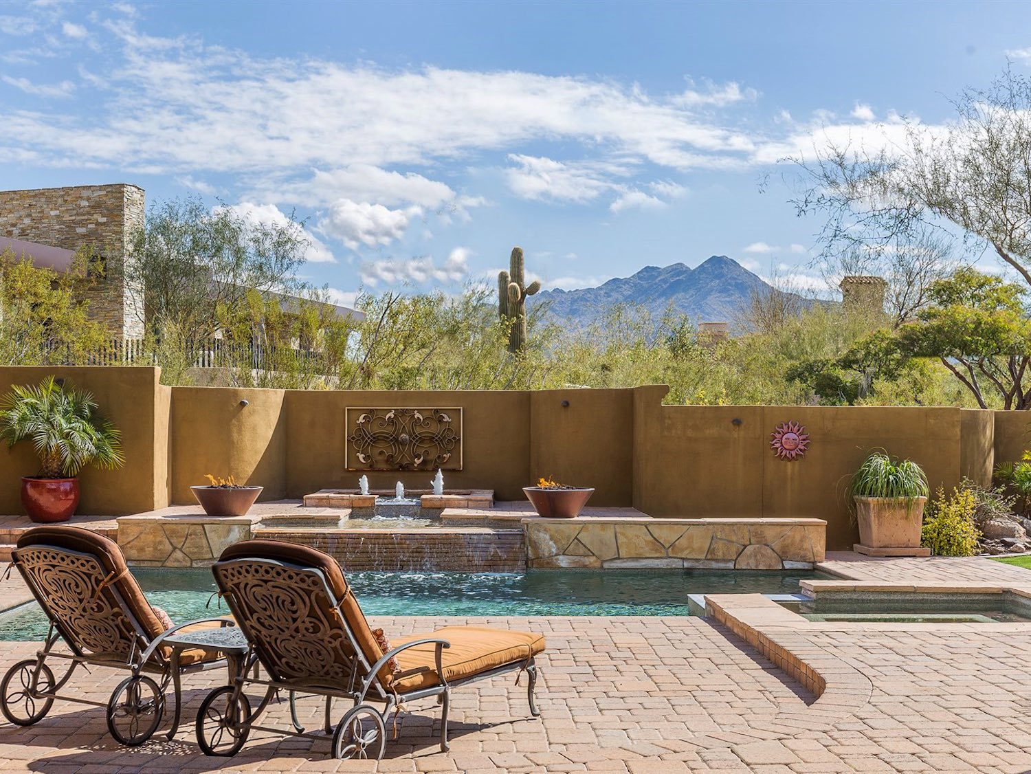 9290 E  Thompson Peak Pkwy 423