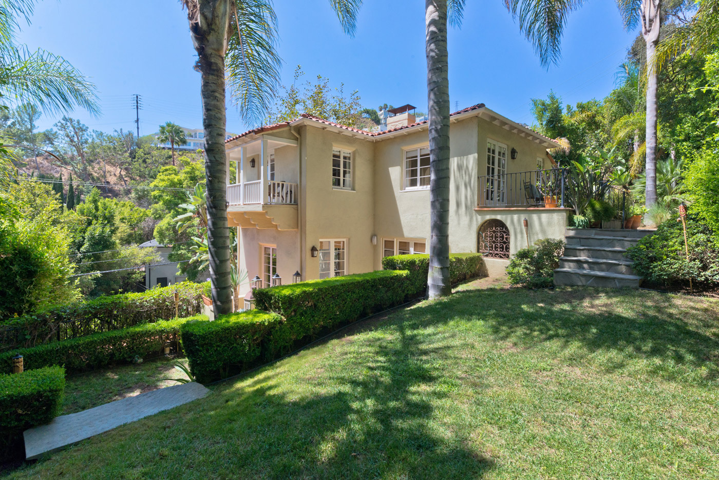 1452 Queens Road