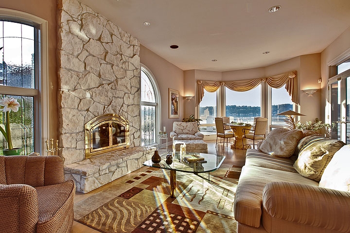 1913 E Lk Sammamish Place SE
