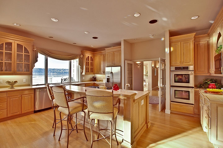 1913 E Lk Sammamish Place SE