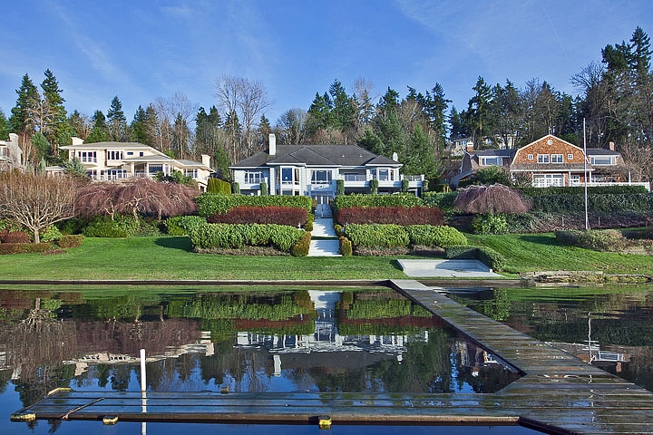 1913 E Lk Sammamish Place SE
