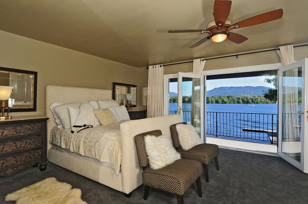 4215 E. Lake Sammamish Shore Lane SE