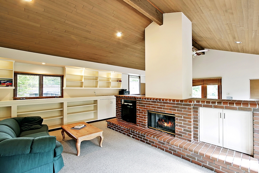 4058 W, Lake Sammamish Pkwy SE