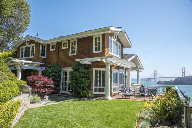 1 Pine Avenue