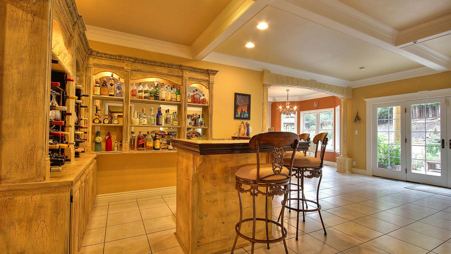 1063 Dolores Dr