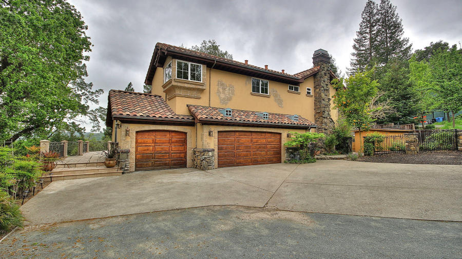 1063 Dolores Dr
