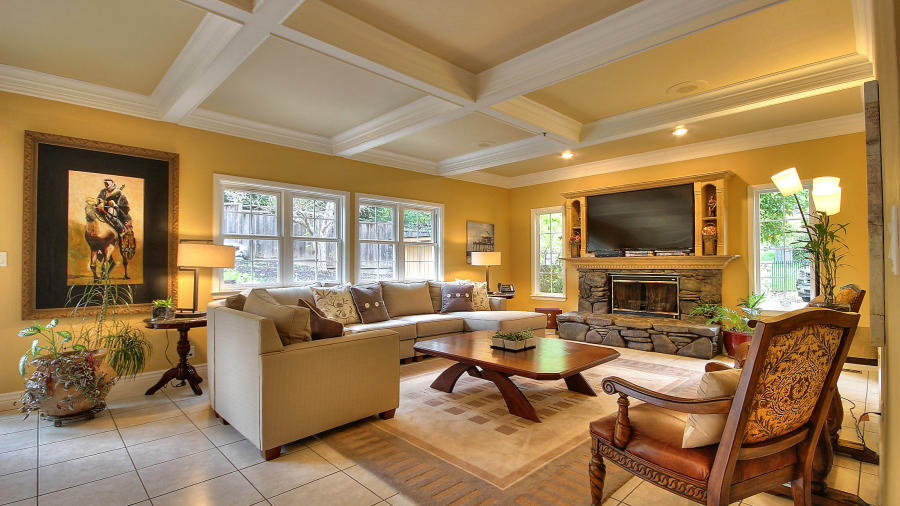 1063 Dolores Dr