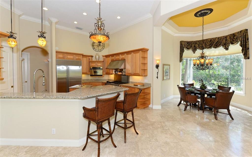 586  N MACEWEN DR