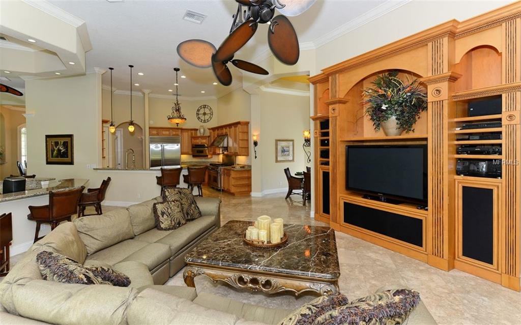 586  N MACEWEN DR