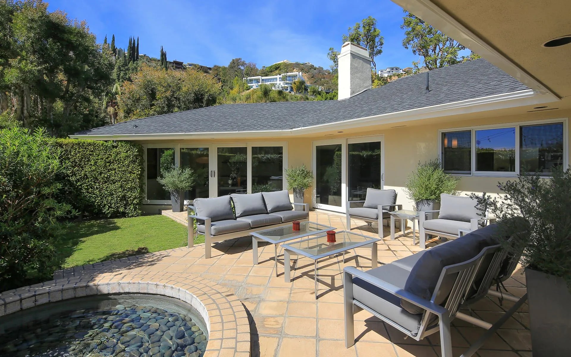 1488  Rising Glen Road
