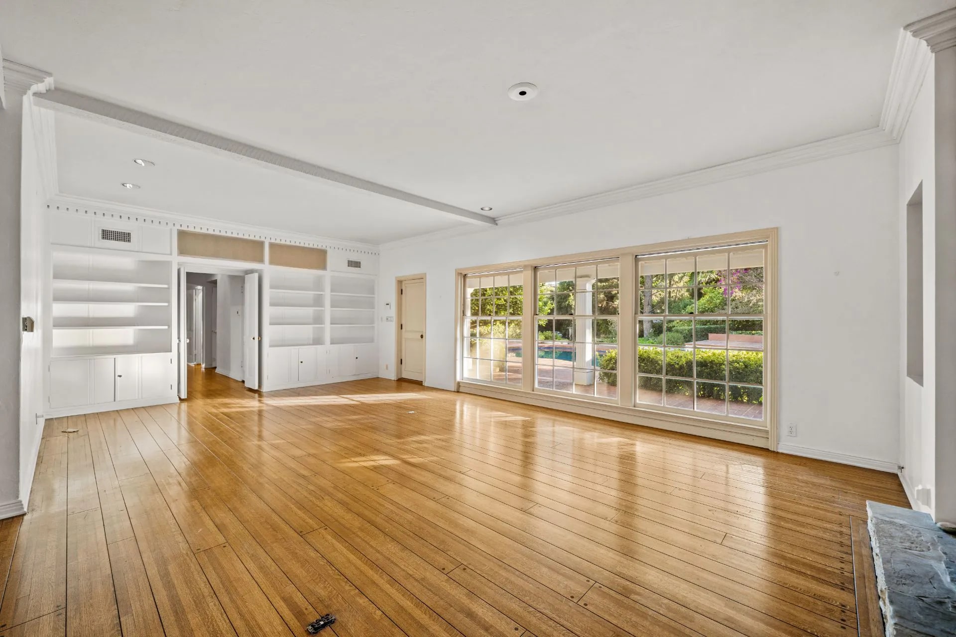 2130  Mandeville Canyon Road