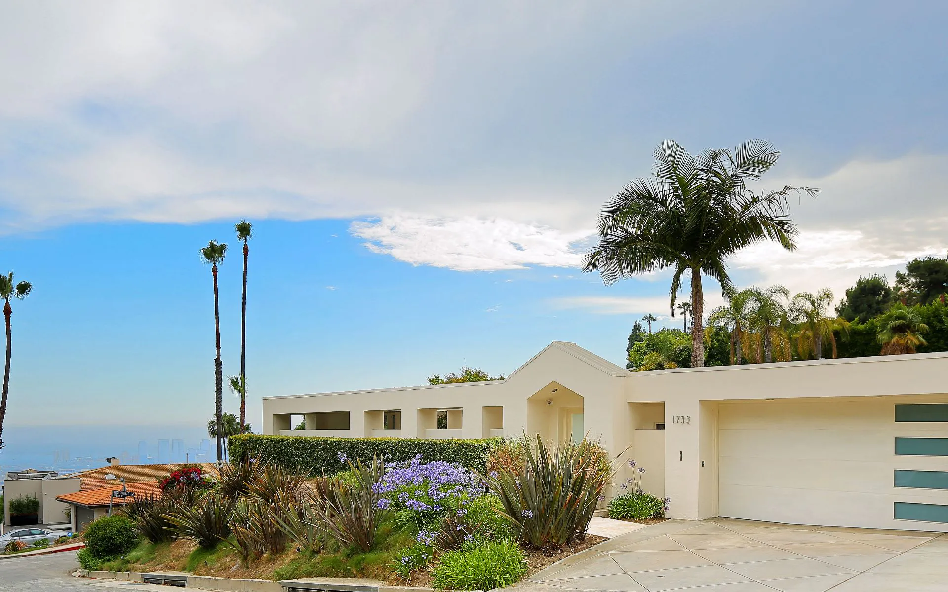 1733 N Doheny Drive