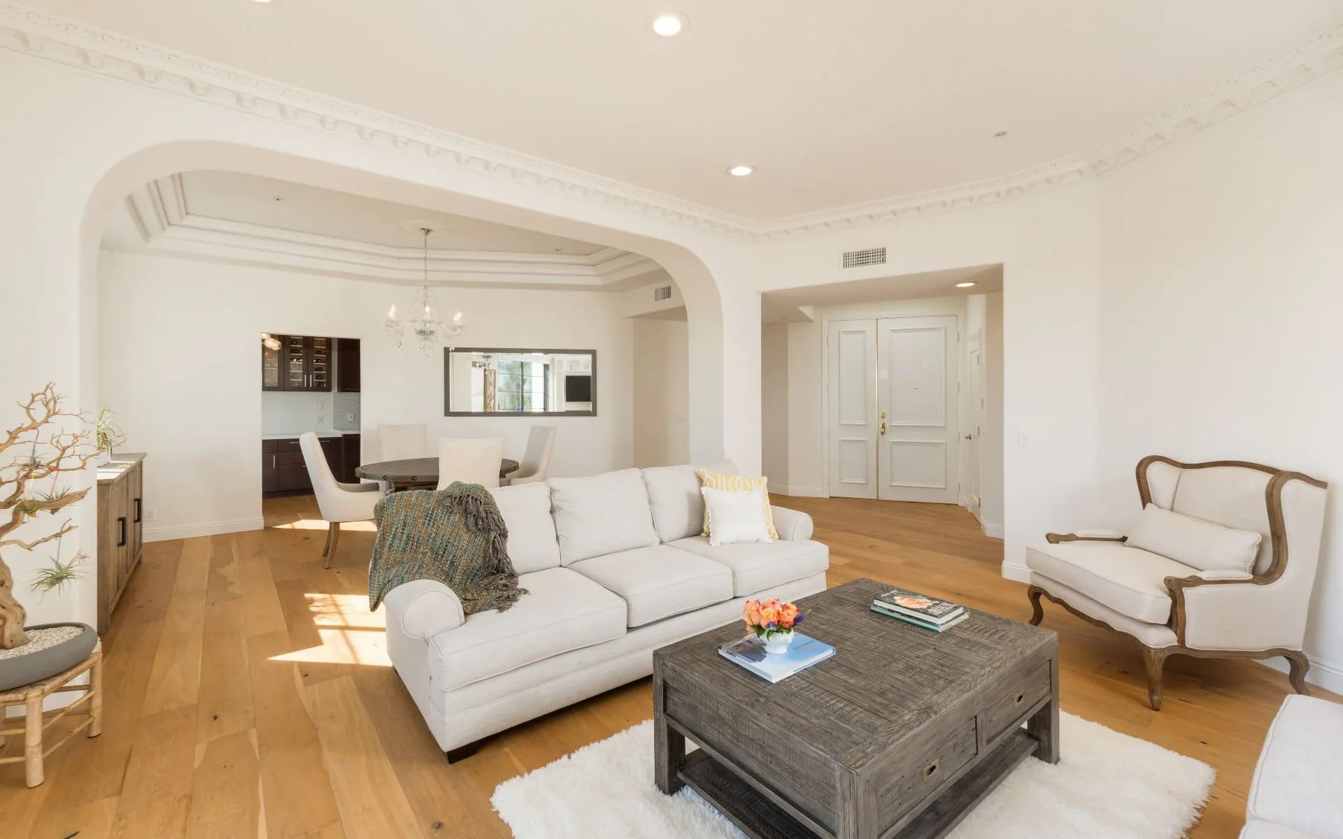 453  S Barrington Avenue  #405