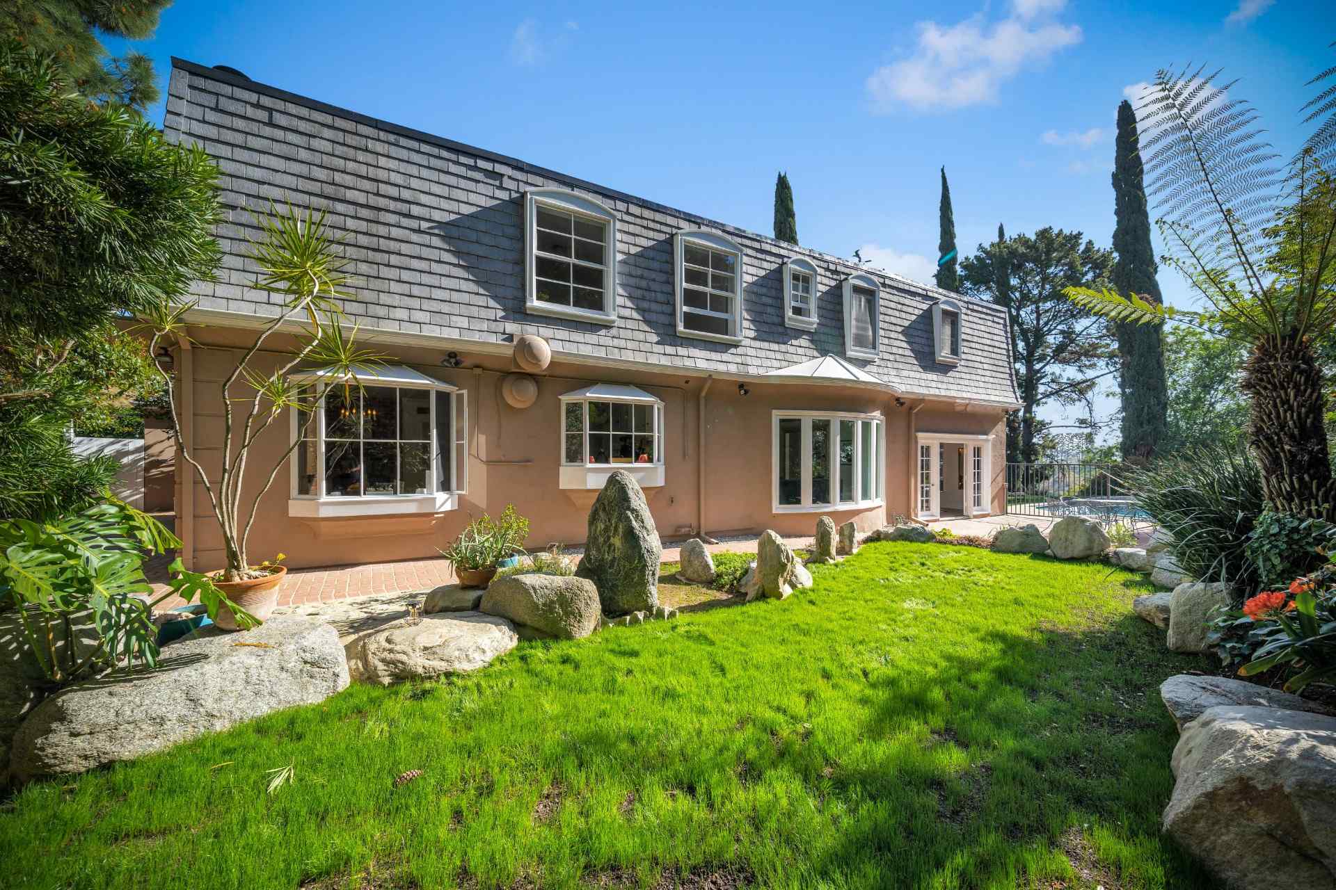 2649  Byron Place