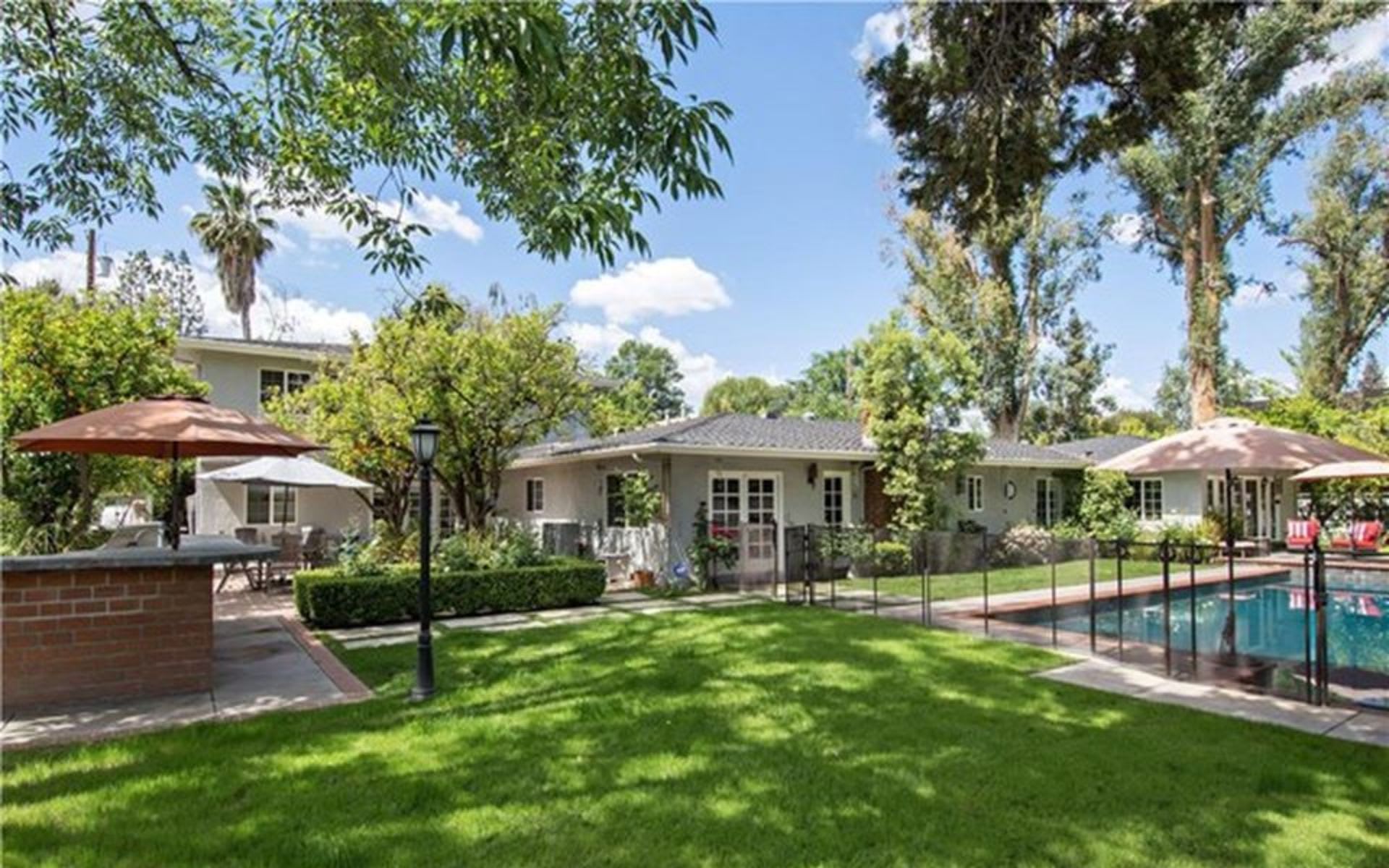 5240  Topeka Drive