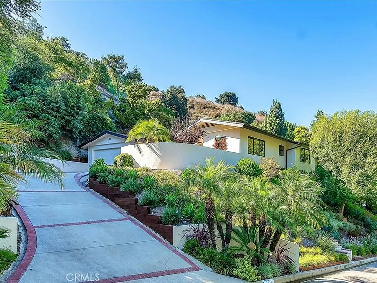3747 Benedict Canyon Ln