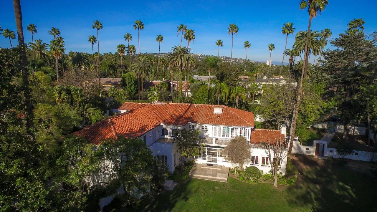 913  N  Bedford Drive