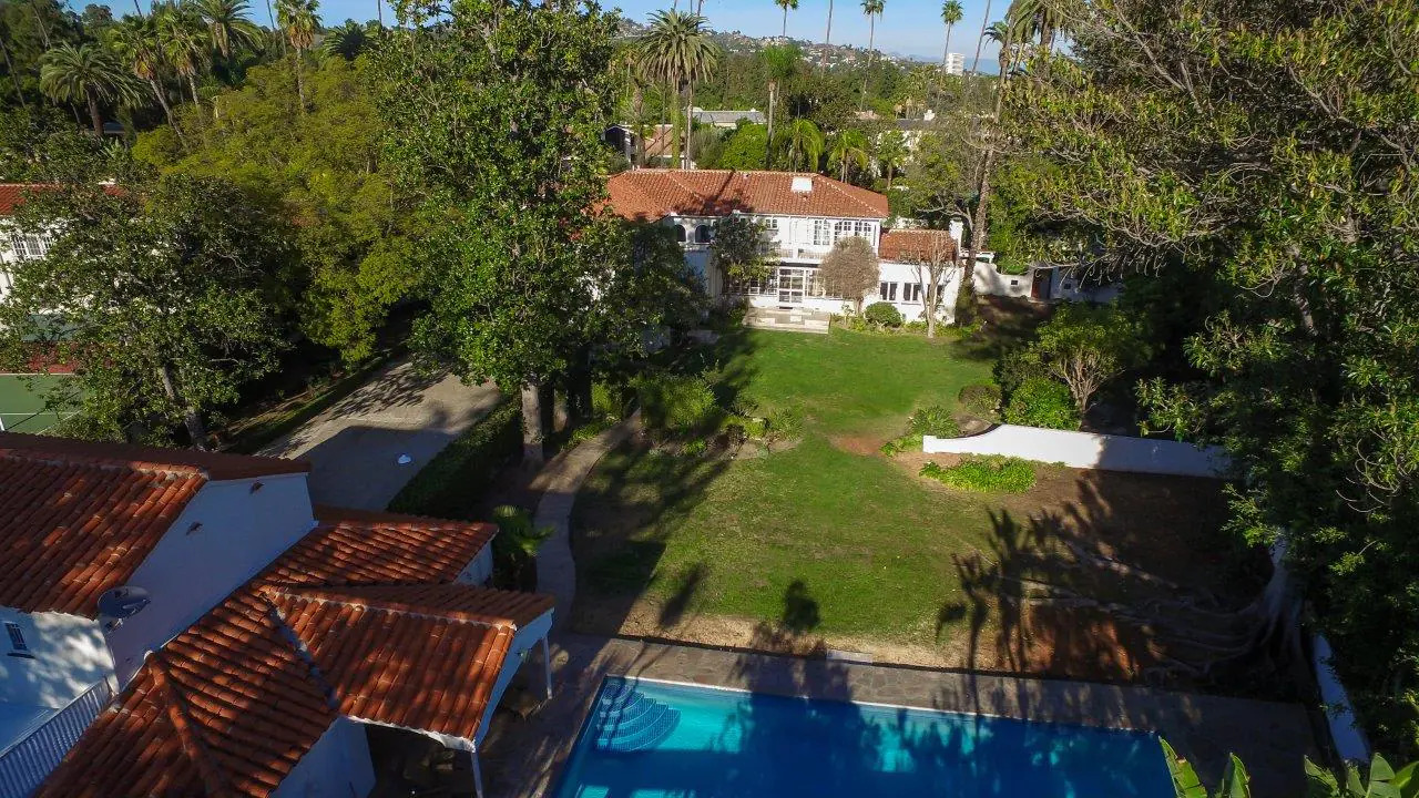 913  N  Bedford Drive