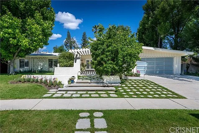 4401 Azalia Dr
