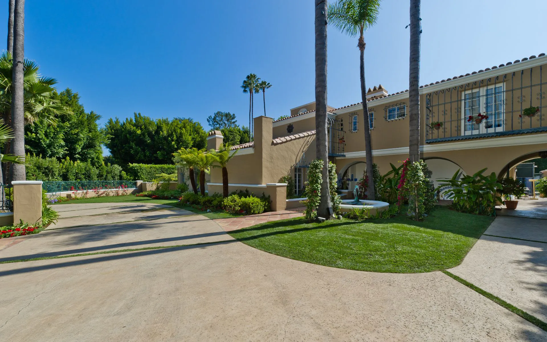 901 N Bedford Drive