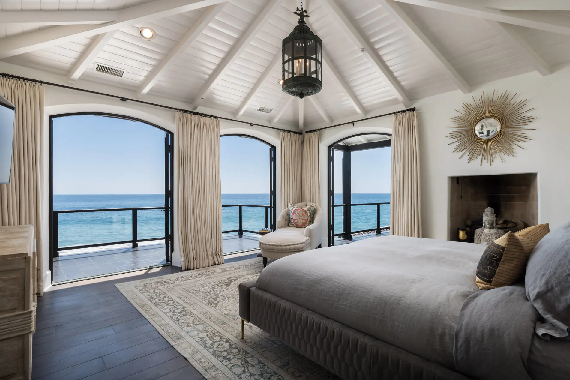 21606  Pacific Coast Highway