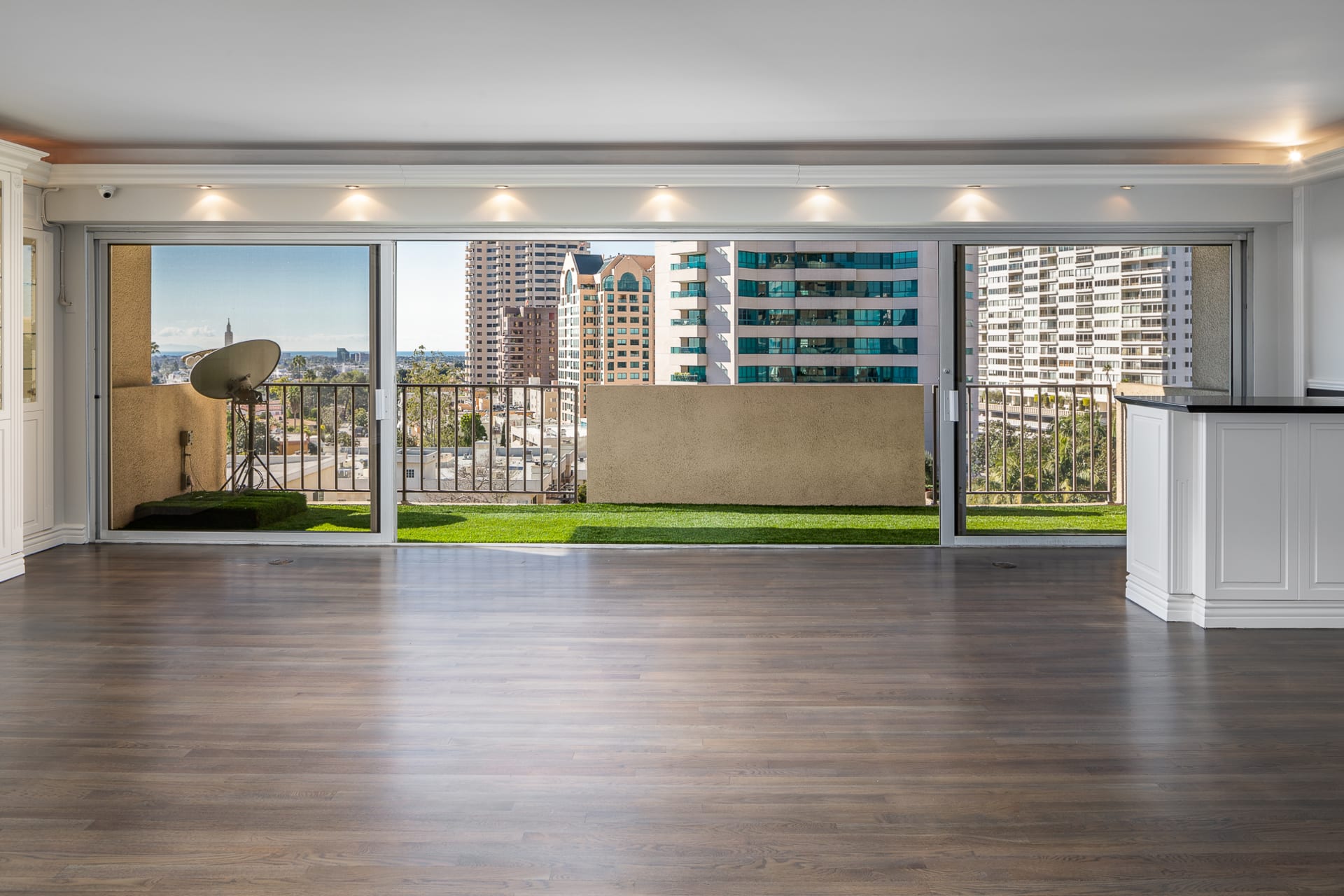 10450  Wilshire #8a