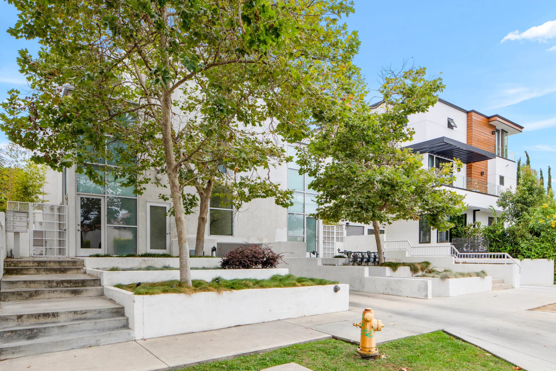 823  N Martel Avenue