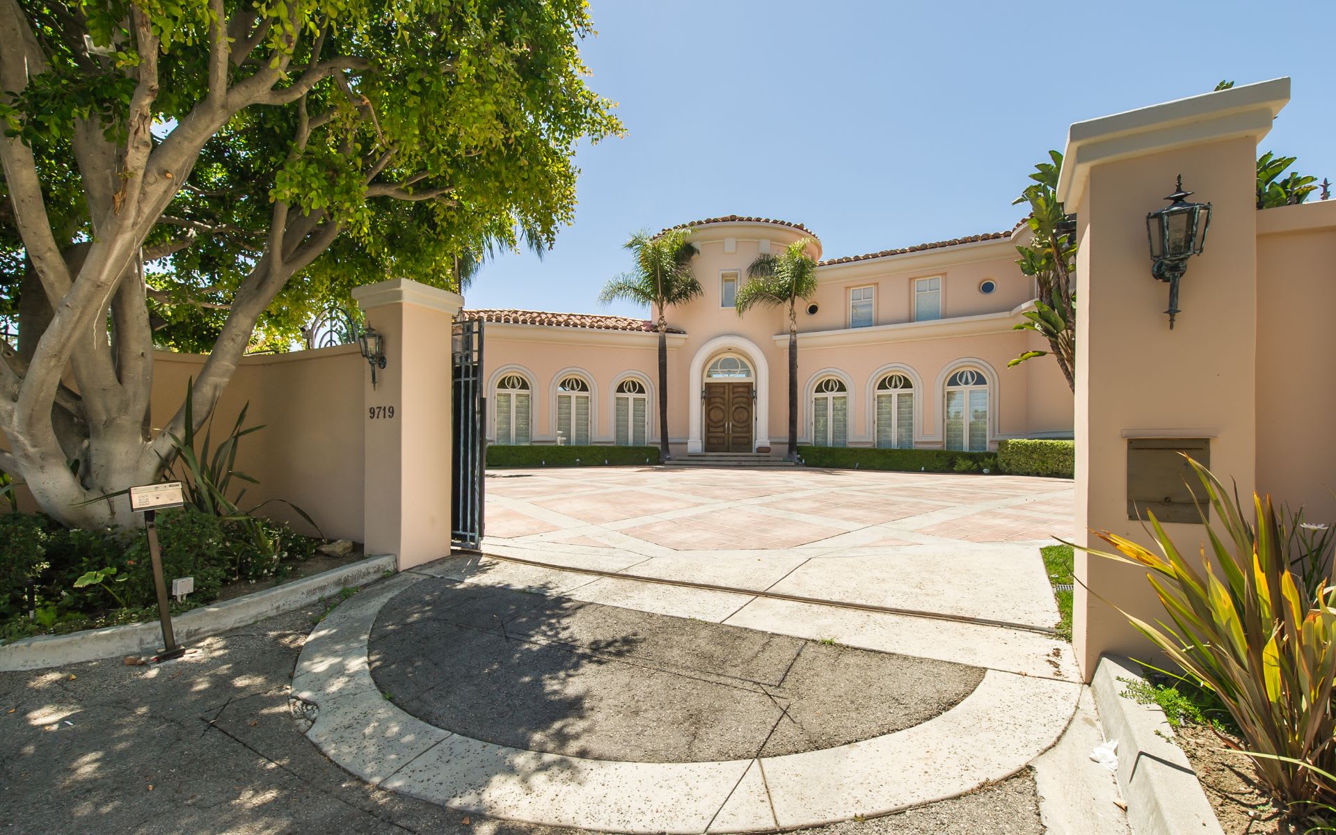 9719 Heather Road