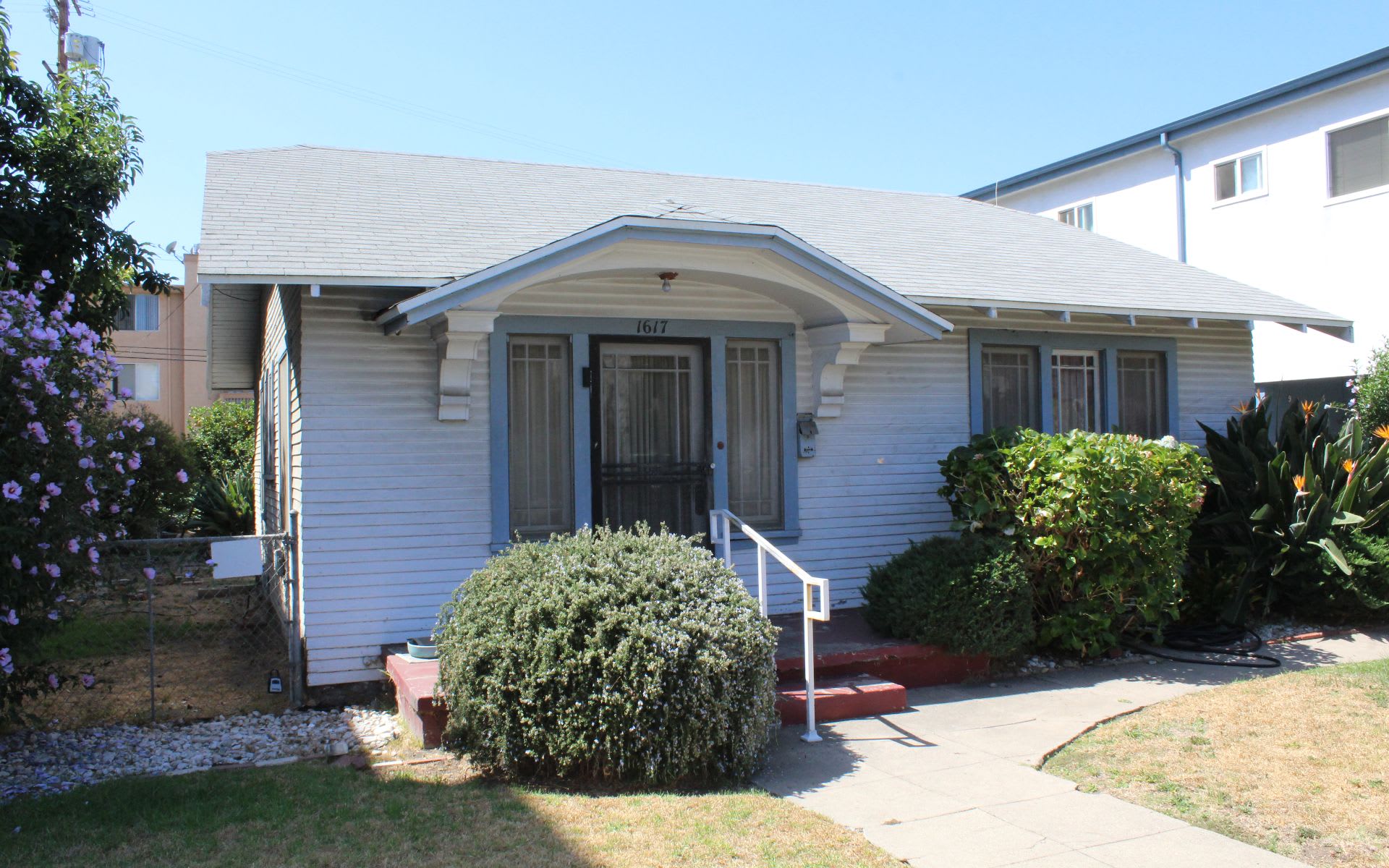 1617  Barry Avenue