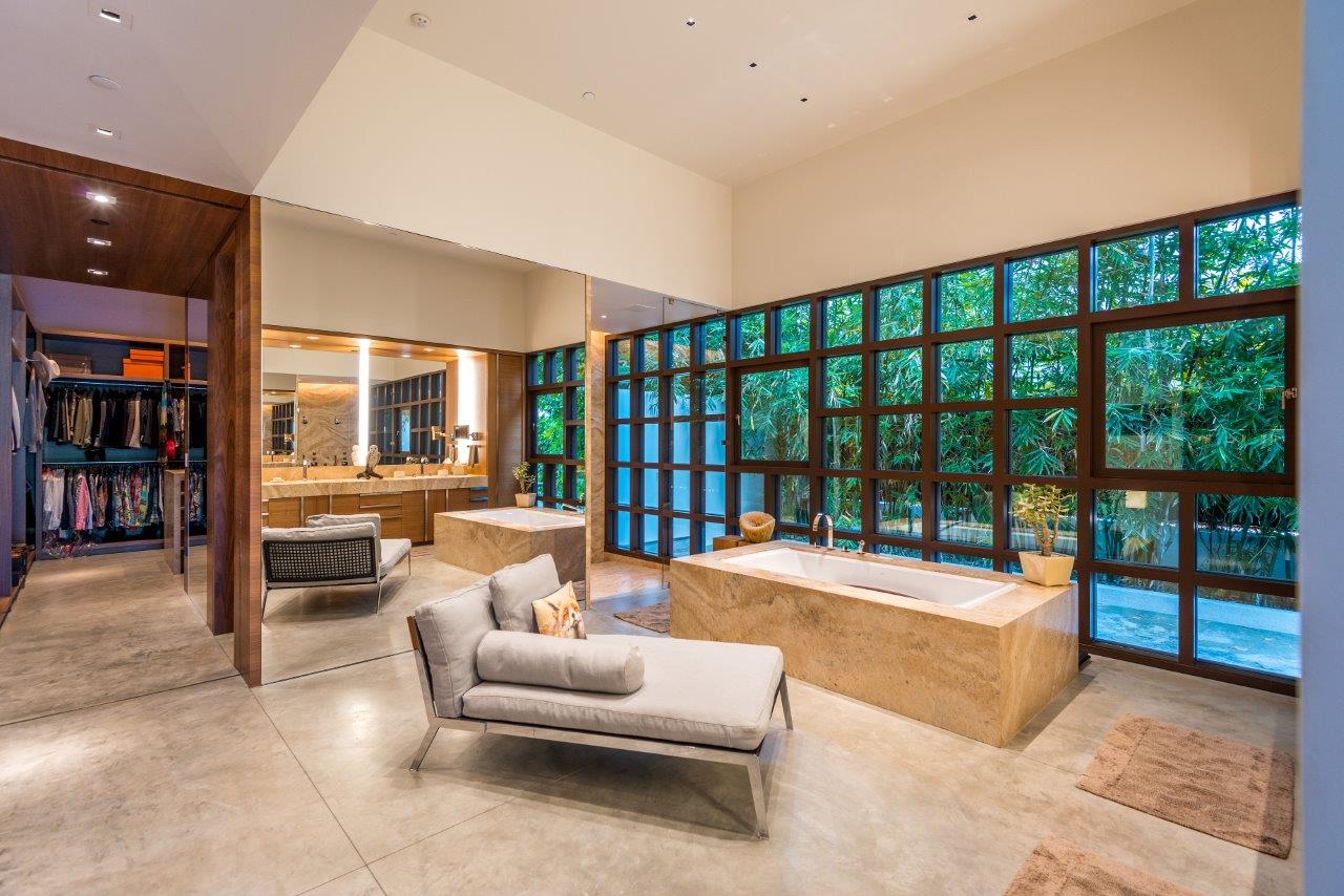 702 N Alta Dr