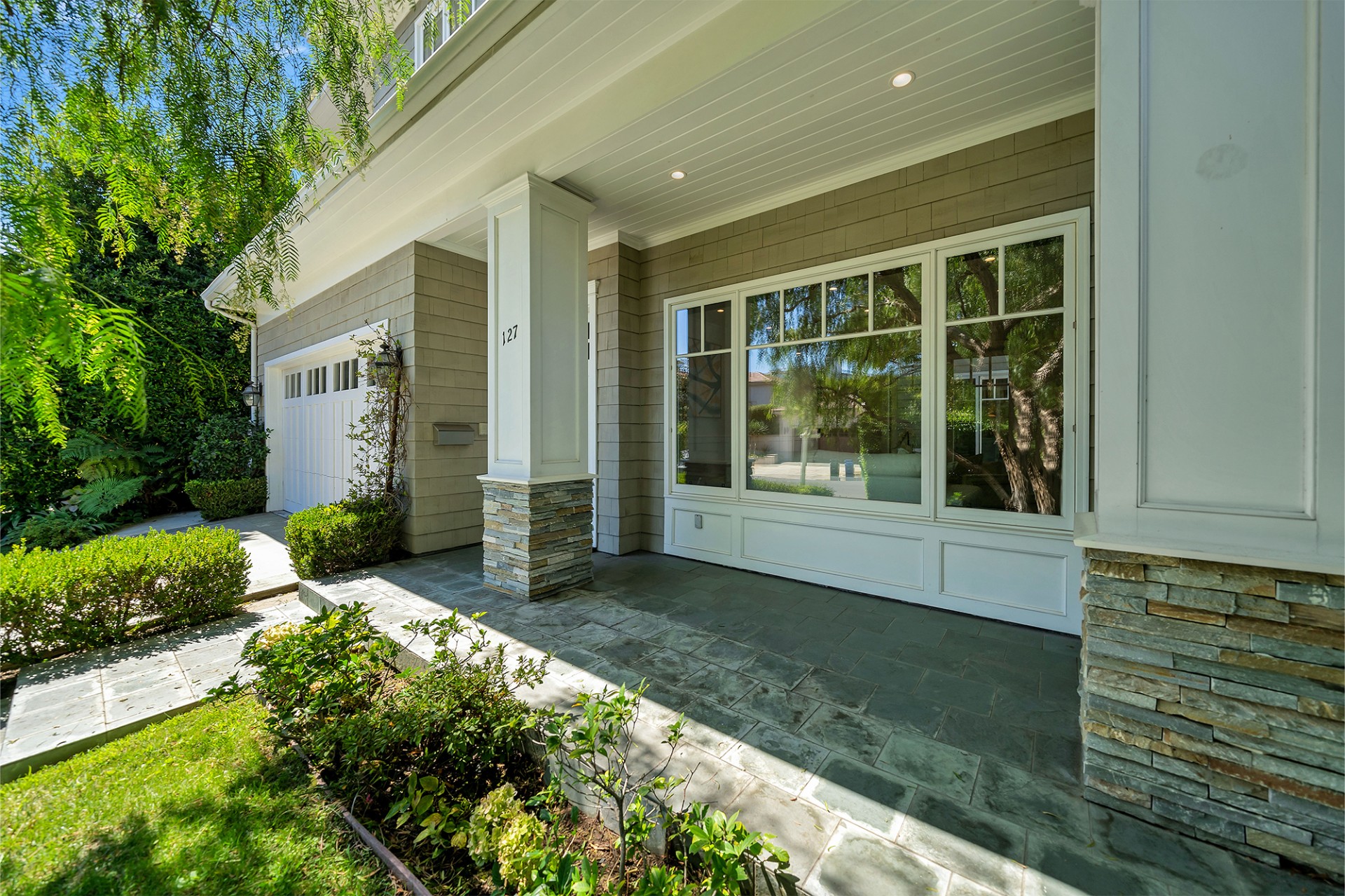 127 N Bowling Green Way