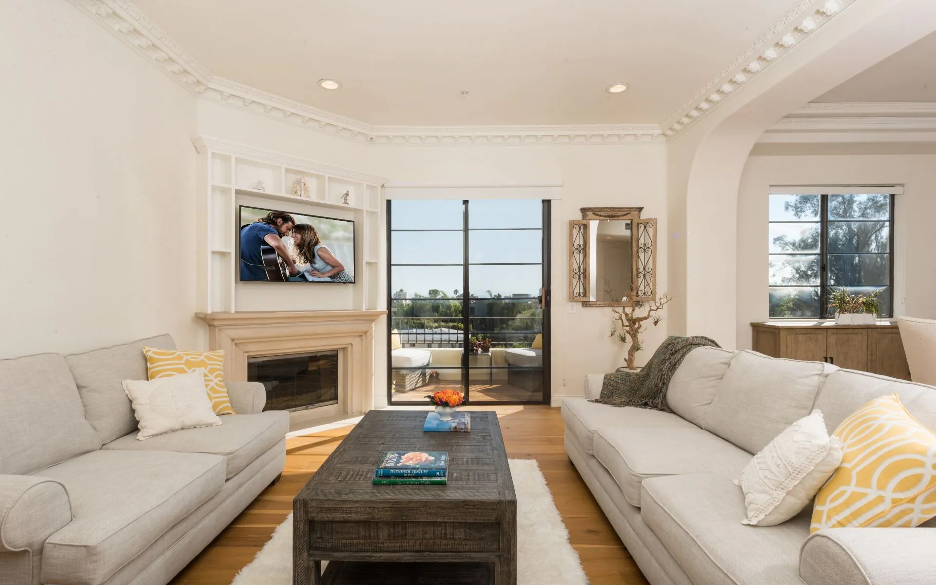 453  S Barrington Avenue  #405