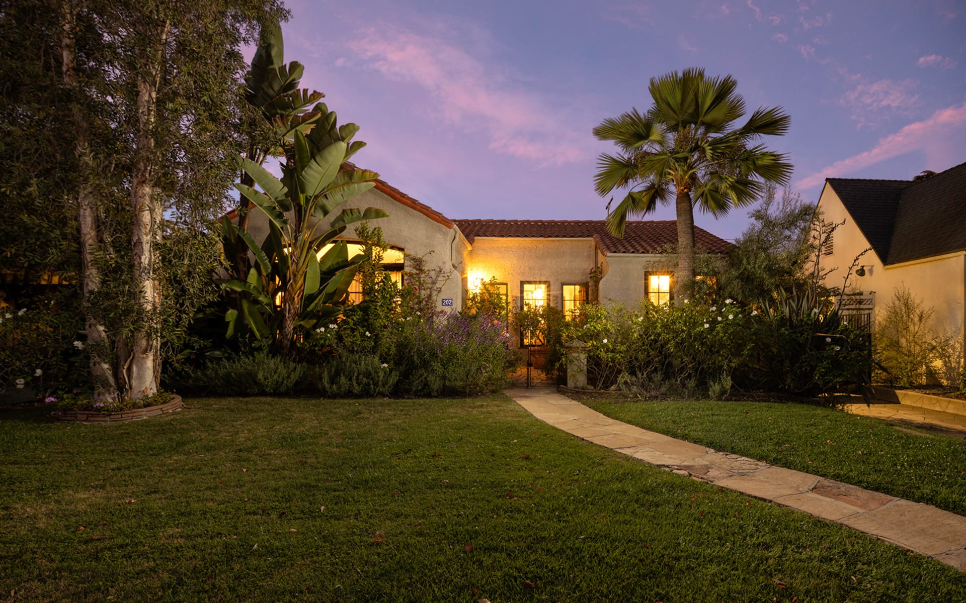 202  N Beachwood Drive