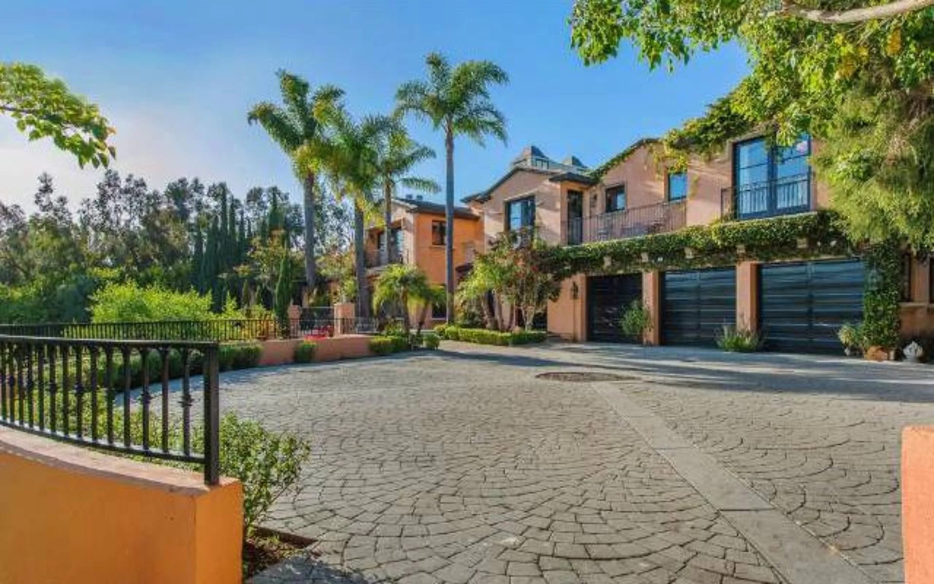 6395  Meadows Court