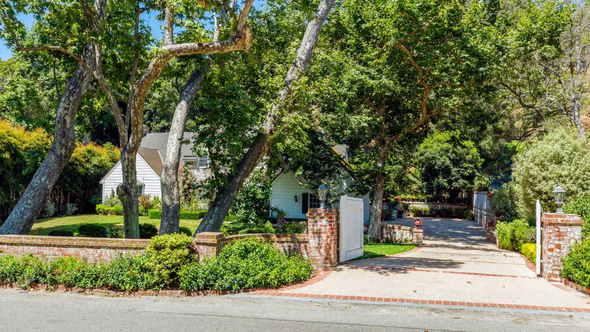 1053  Stone Canyon Road