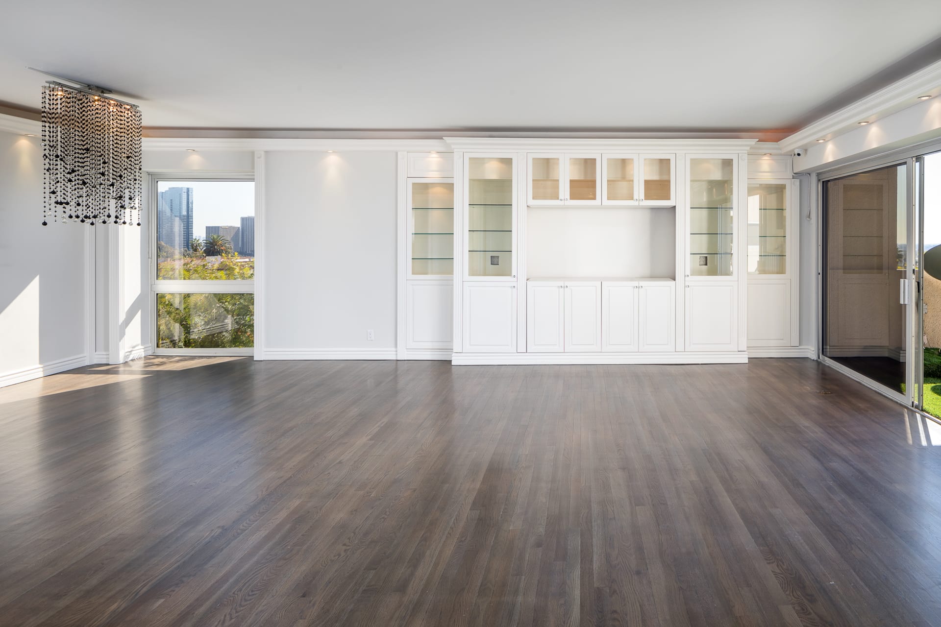 10450  Wilshire #8a