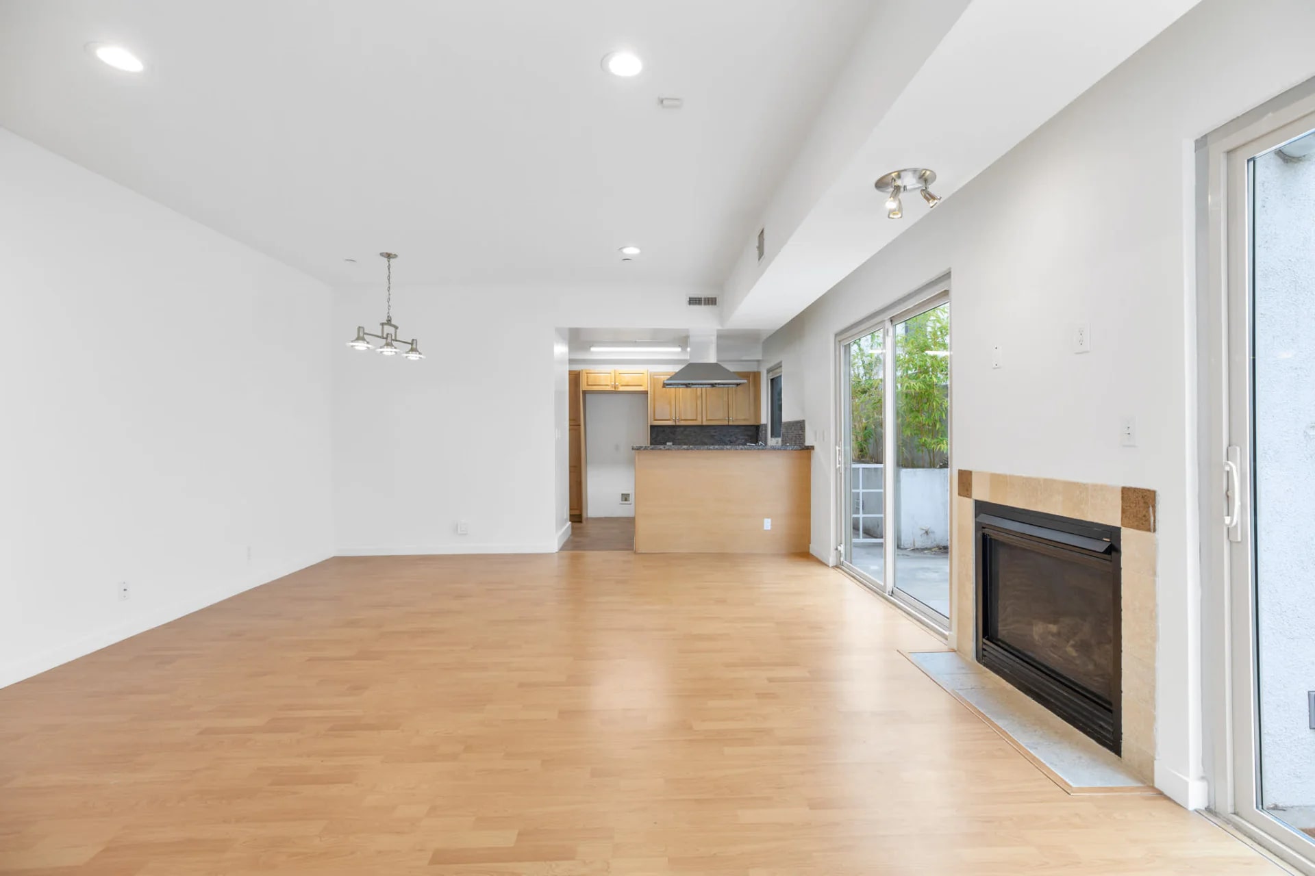 823  N Martel Avenue