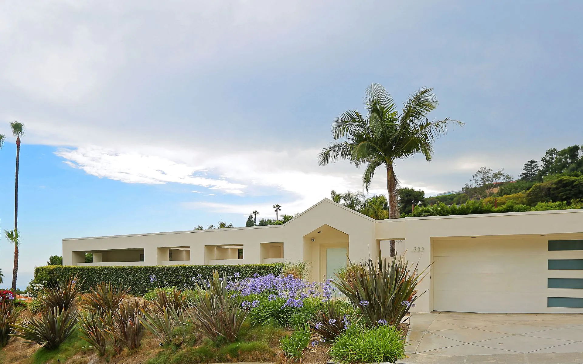 1733 N Doheny Drive