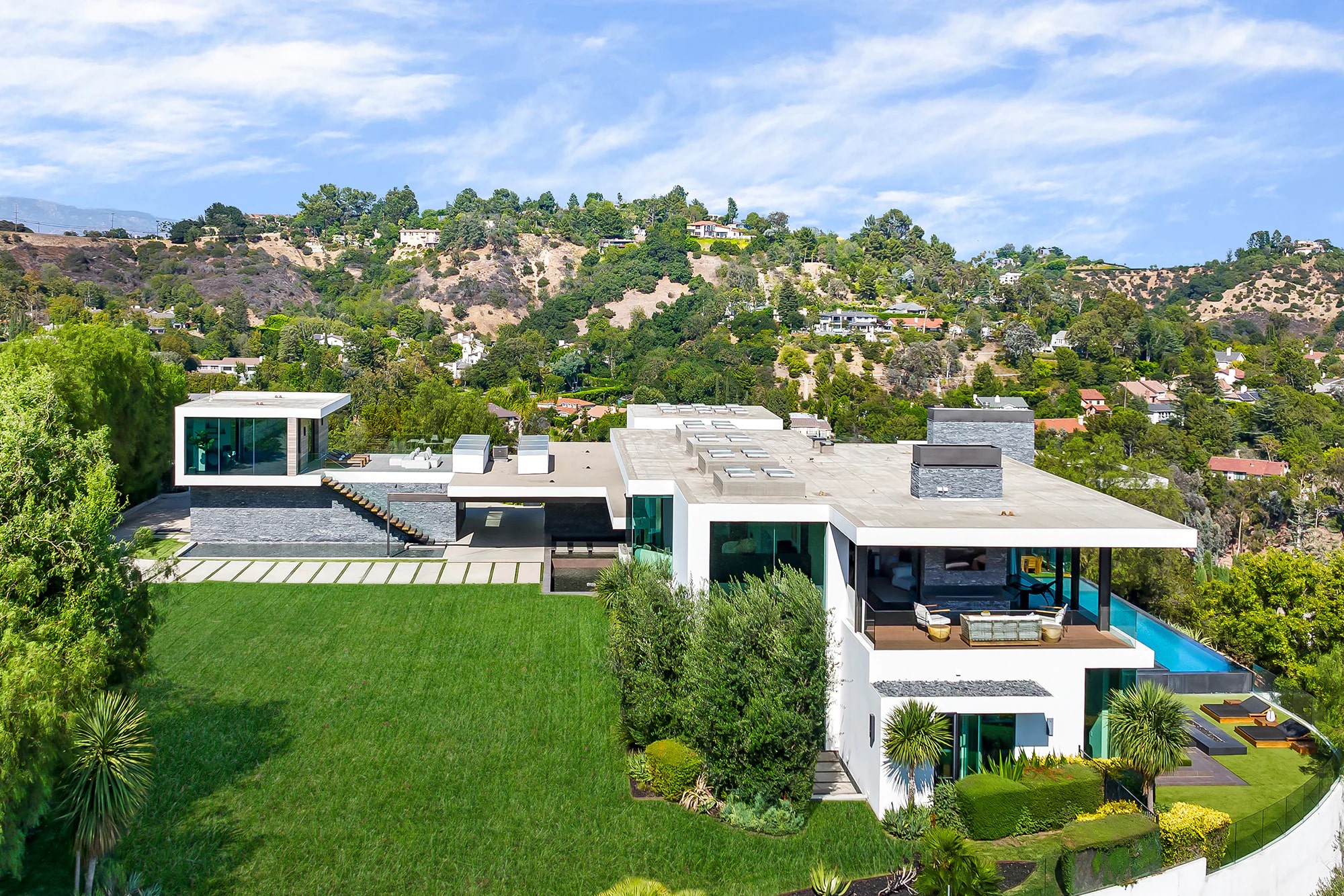 3000  Benedict Canyon Drive