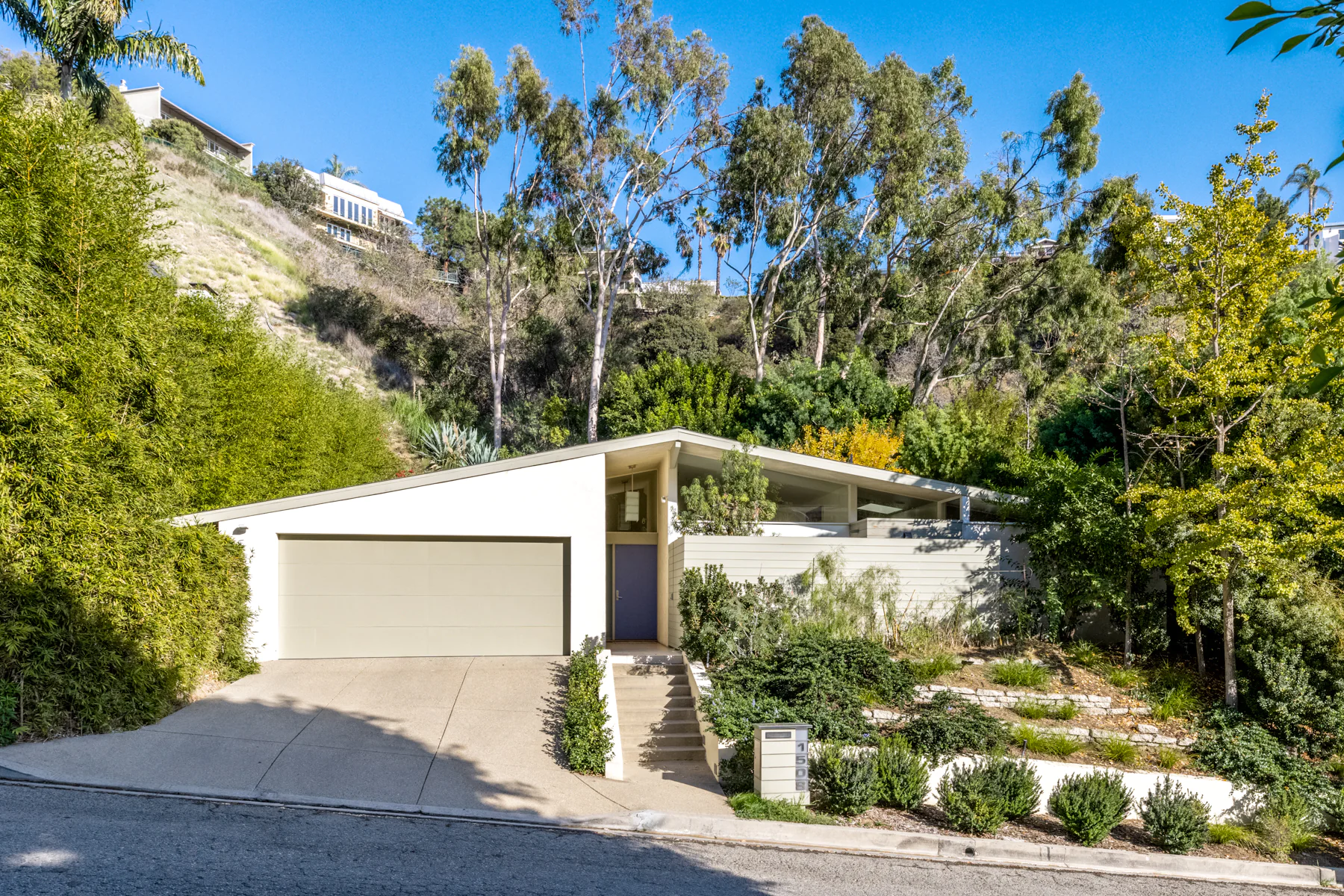 1508  Rising Glen Road