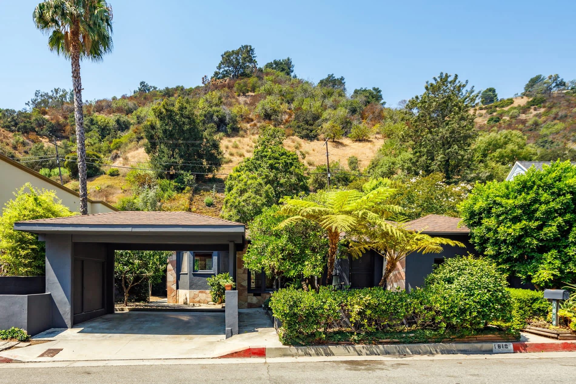 1619 N Beverly Drive