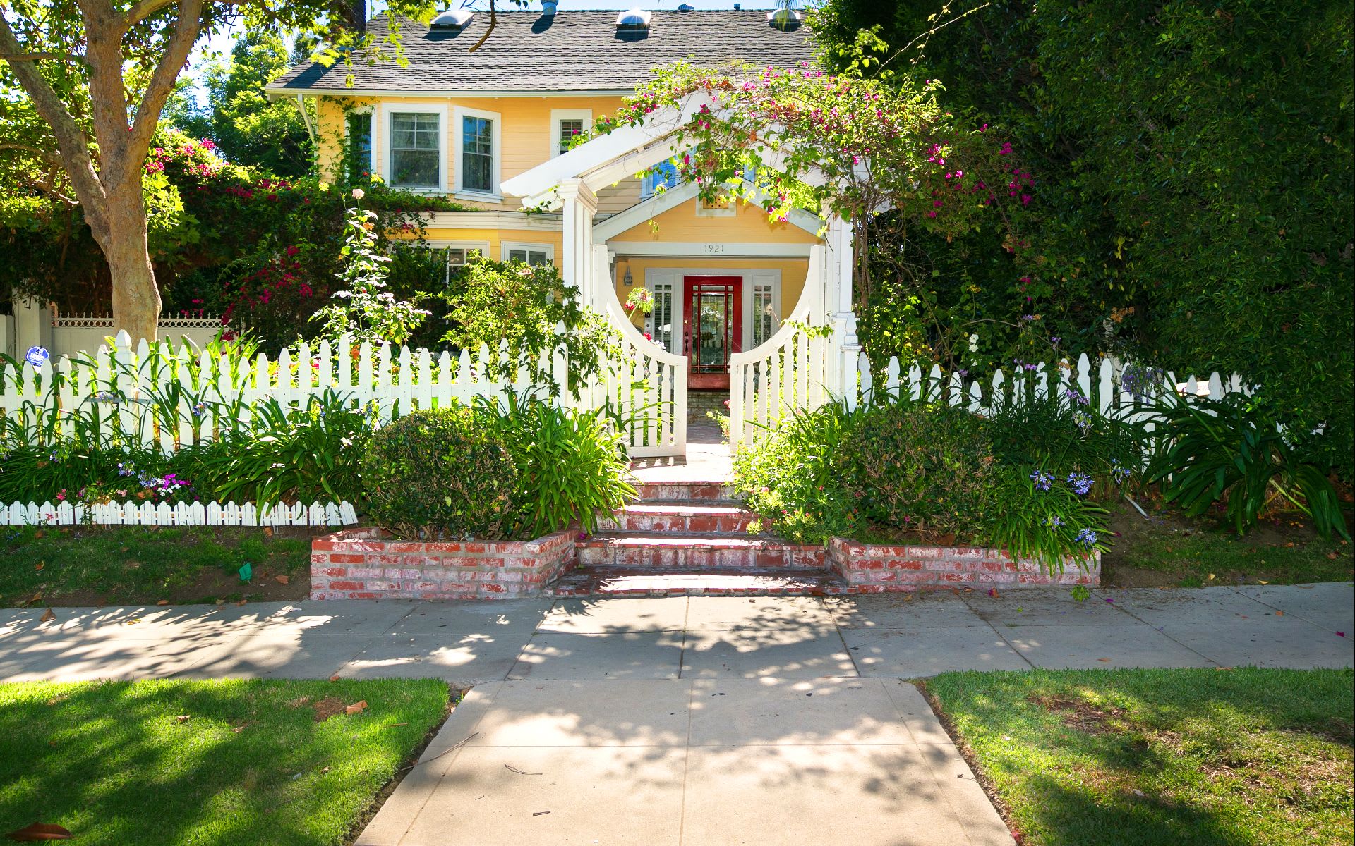 1921 N Hobart Boulevard