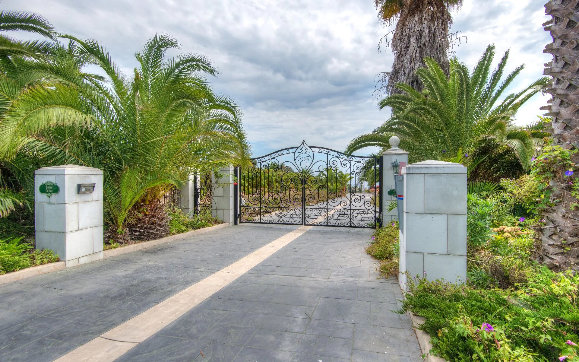 3300 Palos Verdes Drive West