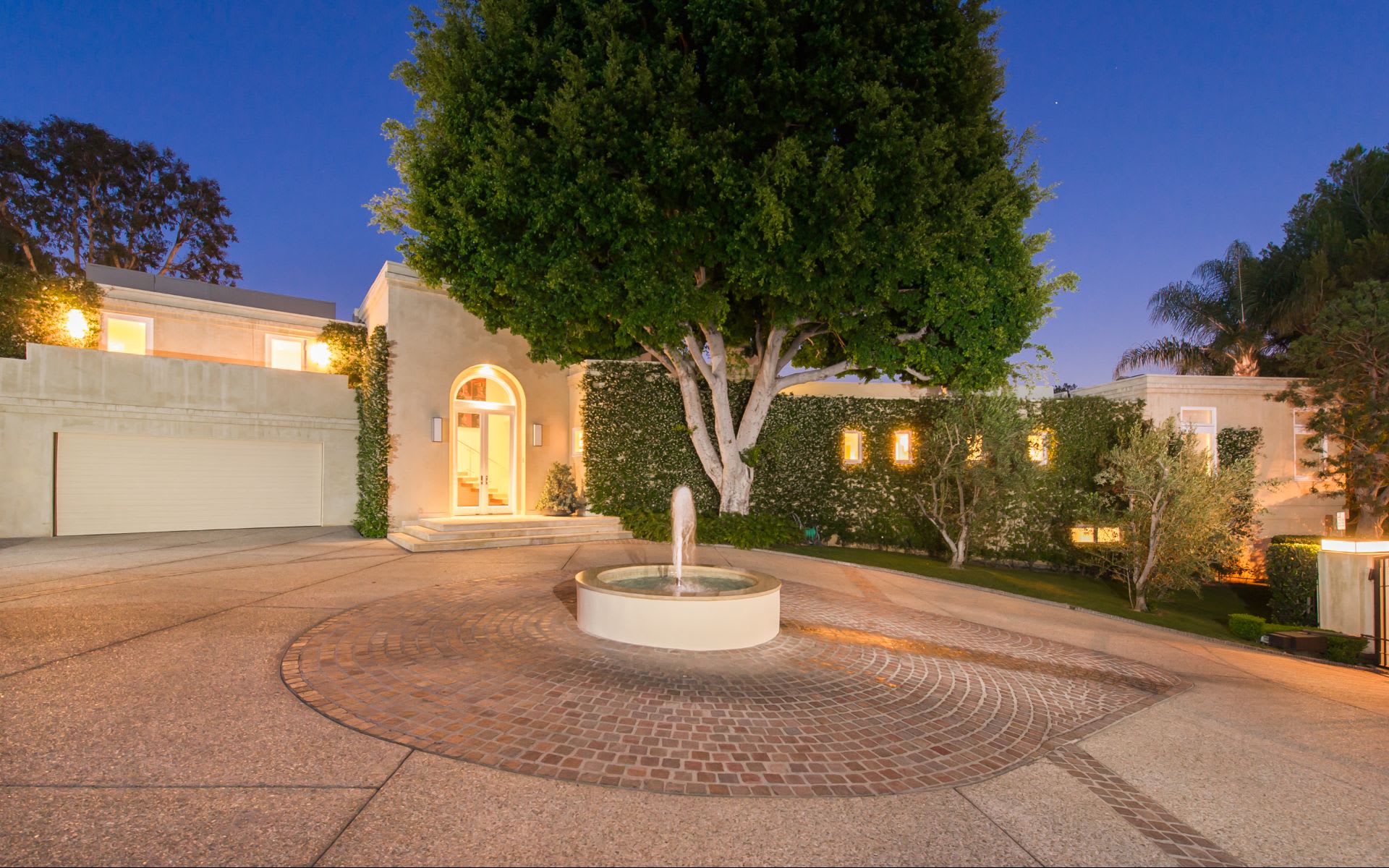 1121 El Retiro Way
