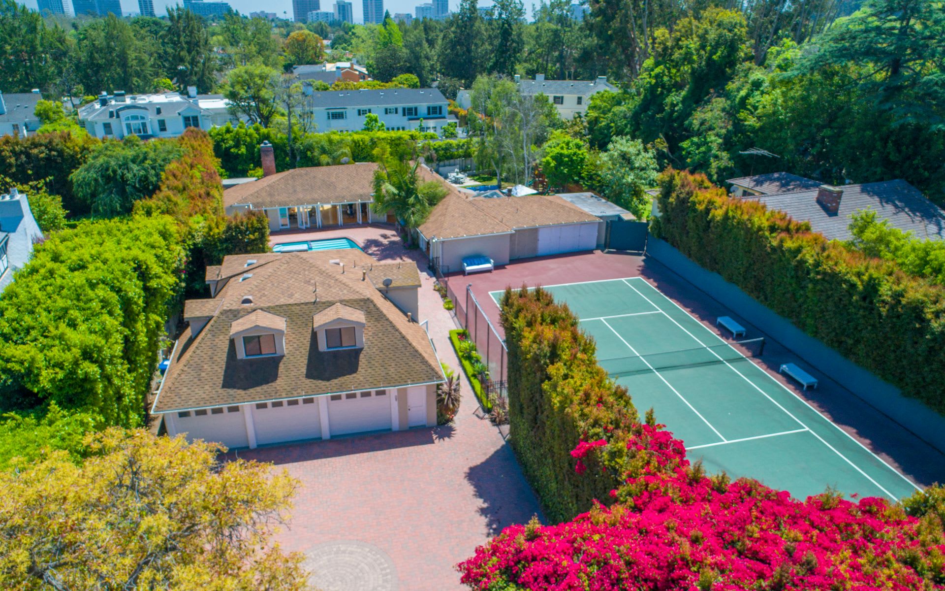 10416 W Sunset Boulevard