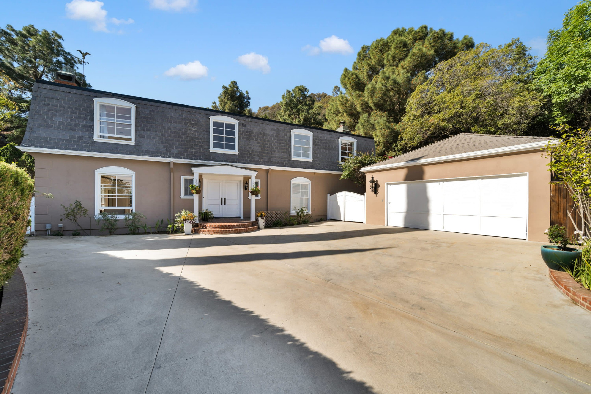 2649  Byron Place