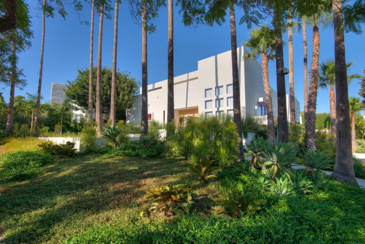 702 N Alta Dr
